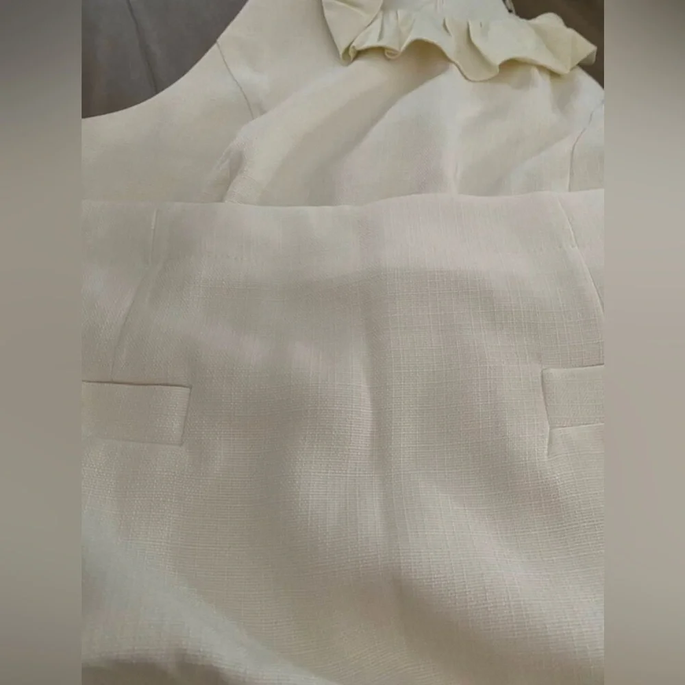 Elegant Cream Sleeveless Top and Skirt Set-Missing external and internal tags - Picture 3 of 6